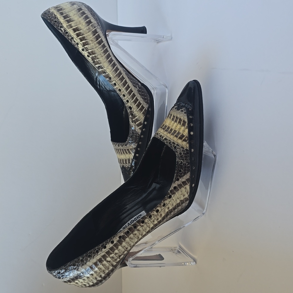 Manolo Blahnik Black Snakeskin Patent Leather Heels Pumps - Picture 4 of 16